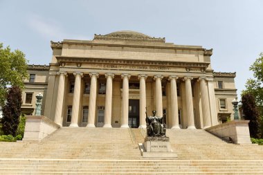 New York, Amerika Birleşik Devletleri - 25 Mayıs 2018: okulumu heykel yakınındaki Columbia Üniversitesi Kütüphanesi.