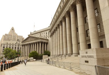 New York, ABD - 10 Haziran 2018: Thurgood Marshall adliye ve New York Eyalet Yüksek Mahkemesi binalar.