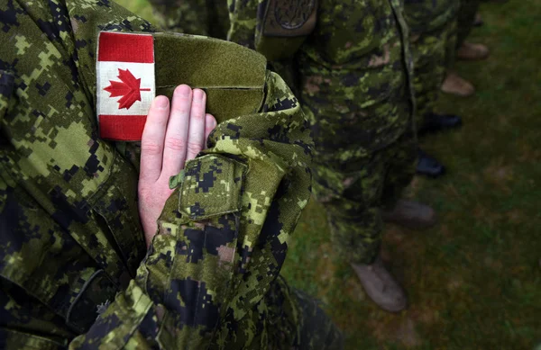 Bandiera Canadese Sul Braccio Dei Soldati Truppe Canadesi — Foto Stock