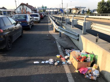 Zahony, Macaristan - 19 Ağustos 2018: Çöp ve Macaristan ve Ukrayna ile sınır Zahony-Chop denetim noktası araçlarda.