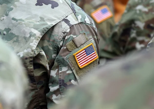 アメリカの兵士の腕にパッチ フラグ — ストック写真