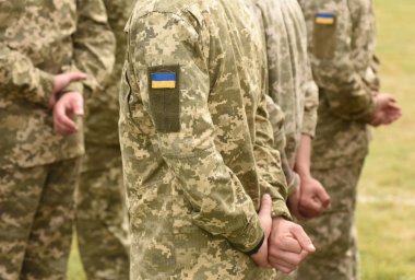 Ukrayna ordusu üniforma yama bayrağı. Ukrayna askeri üniforma. Ukraynalı askerler