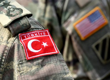 Türk bayrağı ve bize ordu Tekdüzen bayrak. Türk ve ABD askerleri