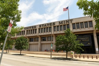 Philadelphia, Amerika Birleşik Devletleri - 29 Mayıs 2018: İnsanlara yakın ABD nane Philadelphia, Pa, ABD Hazine Bakanlığı