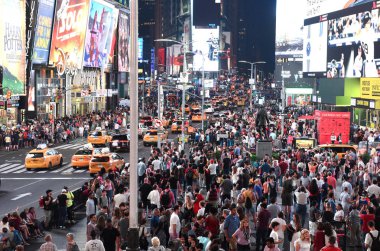 New York, ABD - Mayıs 2018: Times Square New York, kalabalığın.