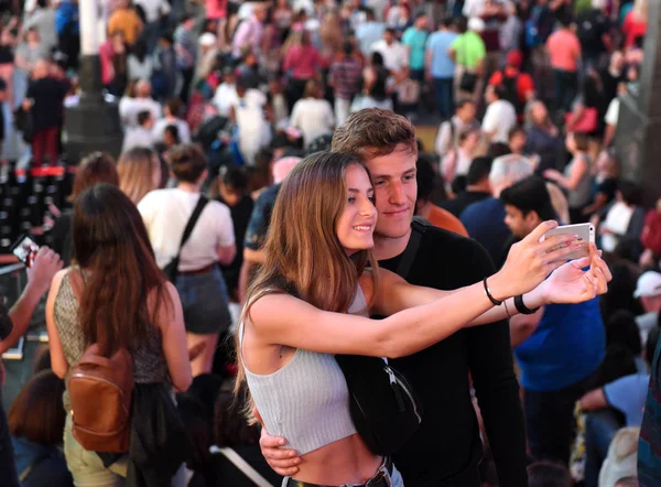 New York Usa Června 2018 Pár Dělá Selfie Smartphone Times — Stock fotografie
