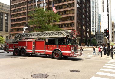Chicago, Amerika Birleşik Devletleri - 05 Haziran 2018: İtfaiye arabası sokakta Chicago, Illinois.