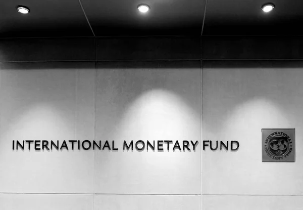 华盛顿 华盛顿特区 2018年6月04日 国际货币基金组织在总部2大楼 Hq2 的会徽 — 图库照片