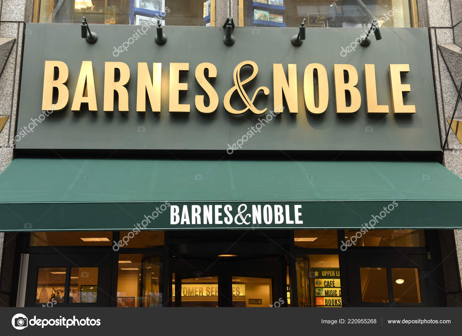 New York Usa June 2018 Barnes Noble Bookstore New York Stock