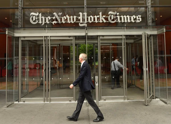 New York Usa Toukokuuta 2018 New York Times Rakennuksen Sisäänkäynnin — kuvapankkivalokuva