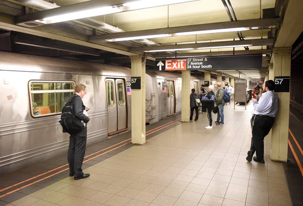 New York Usa June 2018 People Subway Platform Waiting Train — Stock Photo, Image