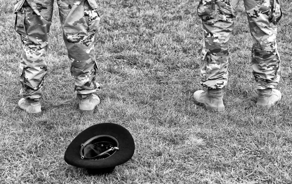 Amerikaanse Troepen Ons Leger Soldaten Benen Hoed Het Gras — Stockfoto