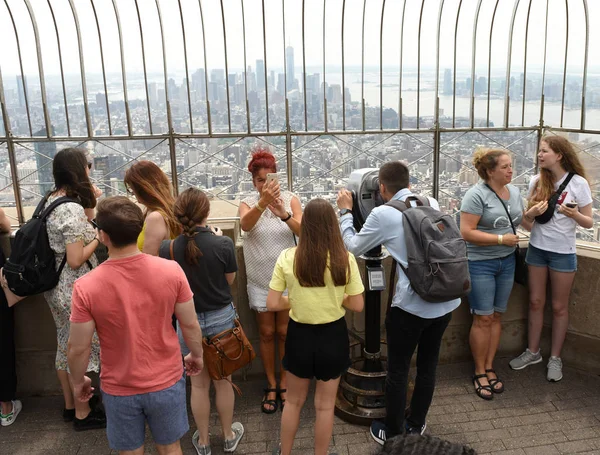New York Usa June 2018 Tourists Observation Deck Empire State — Stock Photo, Image