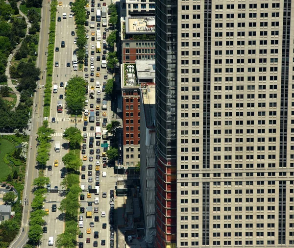 Nézd Meg New York City Utcáin Felhőkarcolók Gépkocsik Utcán Felülnézet — Stock Fotó