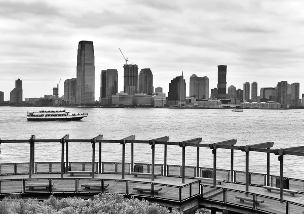 新泽西州的城市景观 新泽西州泽西市从曼哈顿的看法 — 图库照片