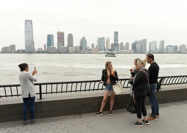 New York Amerikai Egyesült Államok 2018 Május Emberek Battery Park — Stock Fotó