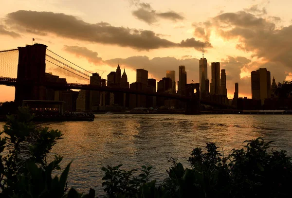 New York Cityscape Gün Batımında New York City Brooklyn Bridge — Stok fotoğraf