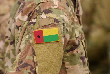 Gine-Bissau bayrak asker kolundaki. Gine-Bissau asker (kolaj)