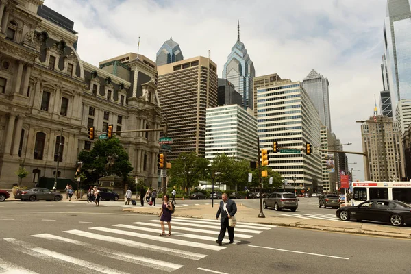 Philadelphia Usa Maj 2018 Människor Och Bilar Downtown Philadelphia Usa — Stockfoto