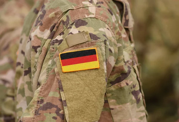 Bendera Jerman Pada Lengan Tentara Kolase — Stok Foto
