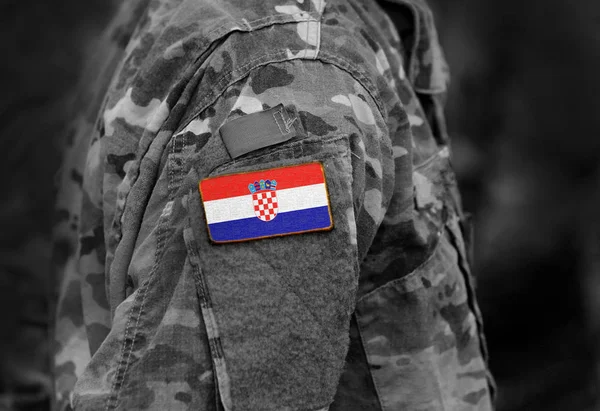 克罗地亚的旗子在战士胳膊 — 图库照片