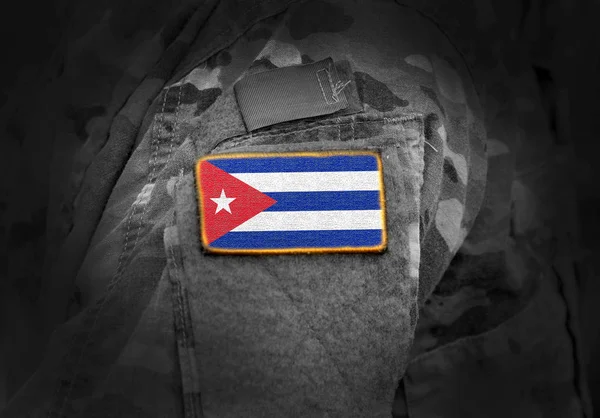 Flaga Kuby Ramieniu Żołnierzy Flaga Kuby Wojskowych Mundurach Kolaż — Zdjęcie stockowe