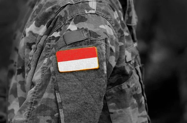 Bandera Indonesia Brazo Los Soldados Bandera Indonesia Sobre Uniformes Militares — Foto de Stock