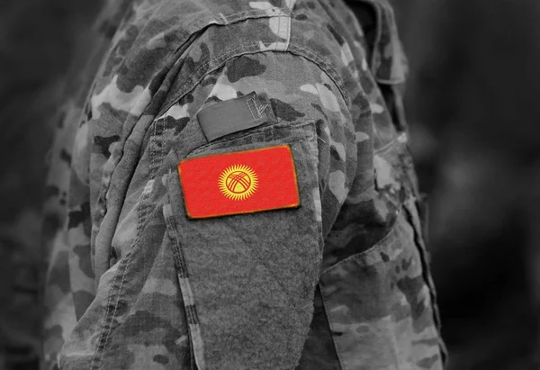 Bendera Kirgizstan Lengan Tentara Bendera Kirgizstan Pada Seragam Militer Kolase — Stok Foto