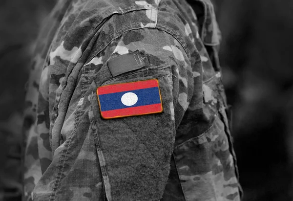 Bandera Laos Brazo Los Soldados Bandera Laos Sobre Uniformes Militares —  Fotos de Stock