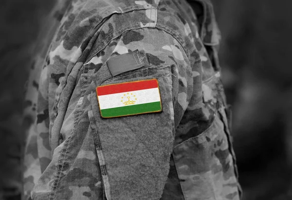 Bandera Tayikistán Brazo Los Soldados Bandera Tayikistán Sobre Uniformes Militares — Foto de Stock