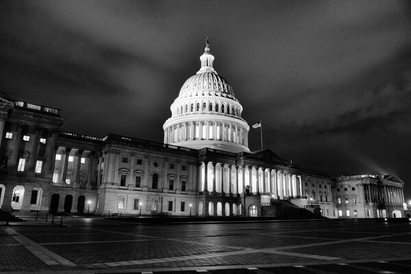 Капитолий США ночью, Вашингтон, округ Колумбия
