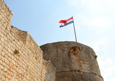 İspanyolca kale Hvar Adası Hvar şehirdeki Hırvat bayrağı