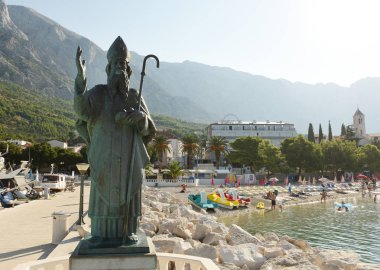Baska Voda, Hırvatistan - Ağustos 2018: Aziz Nikolaos Baska Voda, Hırvatistan heykeli.