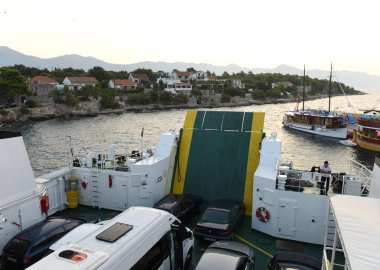 Sucuraj, Hırvatistan - Ağustos 2018: Ferry Jadrolinija Port Sucuraj Adası Hvar, Hırvatistan