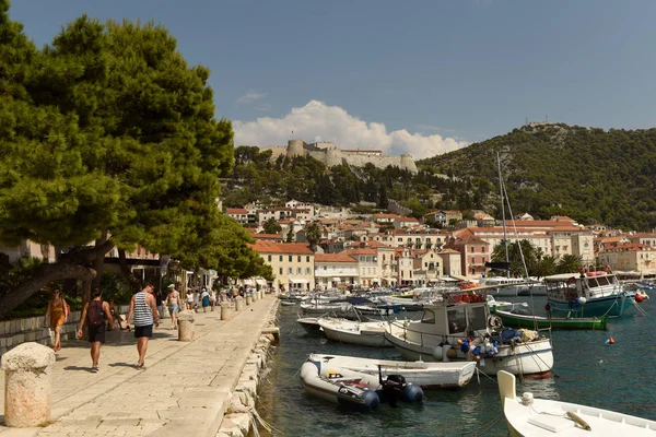 Hvar Chorwacja Sierpień 2018 Ludzie Starego Miasta Hvar Wyspie Hvar — Zdjęcie stockowe