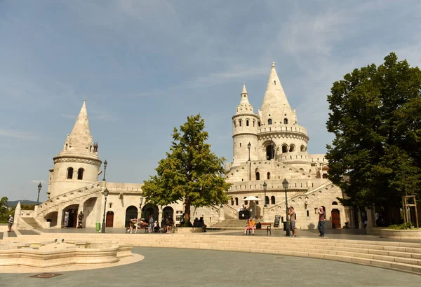 Budapeste Hungria Agosto 2018 Pessoas Perto Bastião Dos Pescadores Halaszbastya — Fotografia de Stock