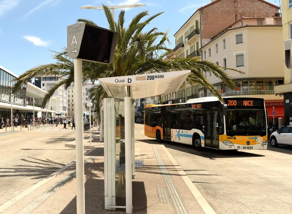 Cannes, France - June 21, 2019: Bus stop near the Gare de Cannes — Stock Photo, Image