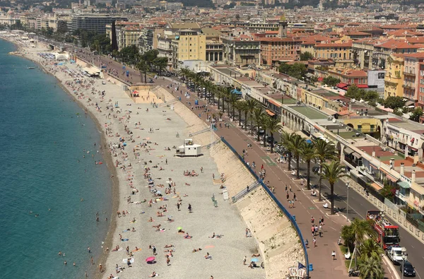 Nice, França - 19 de junho de 2019: Vista da praia e passeio marítimo de — Fotografia de Stock