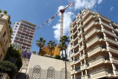 Monako'da inşaat. İnşaat vinç