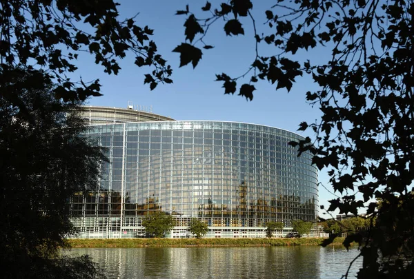 Az Európai Parlament épülete Strasbourg, Franciaország. — Stock Fotó