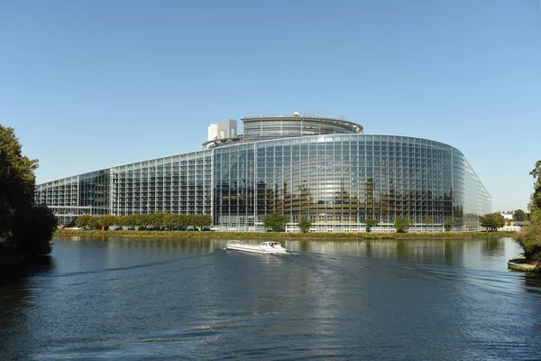 Az Európai Parlament épülete Strasbourg, Franciaország. — Stock Fotó