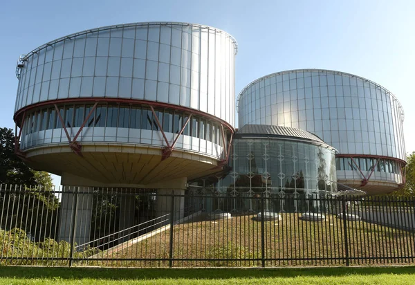 Європейський суд з прав людини (ЄСПЛ або ЄС) будівля в Страсбурзі, Франція. — стокове фото