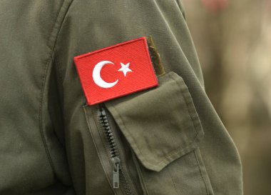Türk ordu üniforması üzerinde Türk bayrağı. Türk askerleri. Türk satıldı