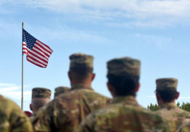 Amerikan Askerleri ve Abd Bayrağı. Biz Ordusu. ABD askerleri