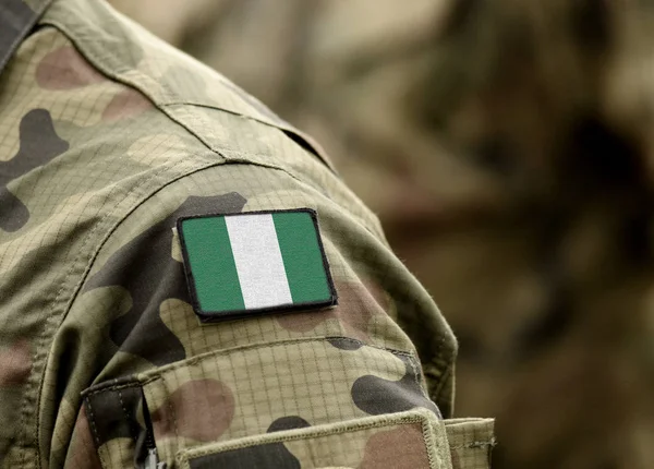 Nigerias flagga på militära uniform. Armé, soldater, Afrika — Stockfoto