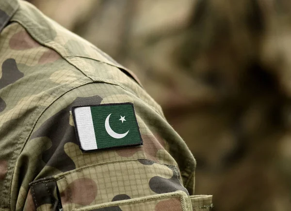 군복에 파키스탄의 국기 (콜라주). — 스톡 사진