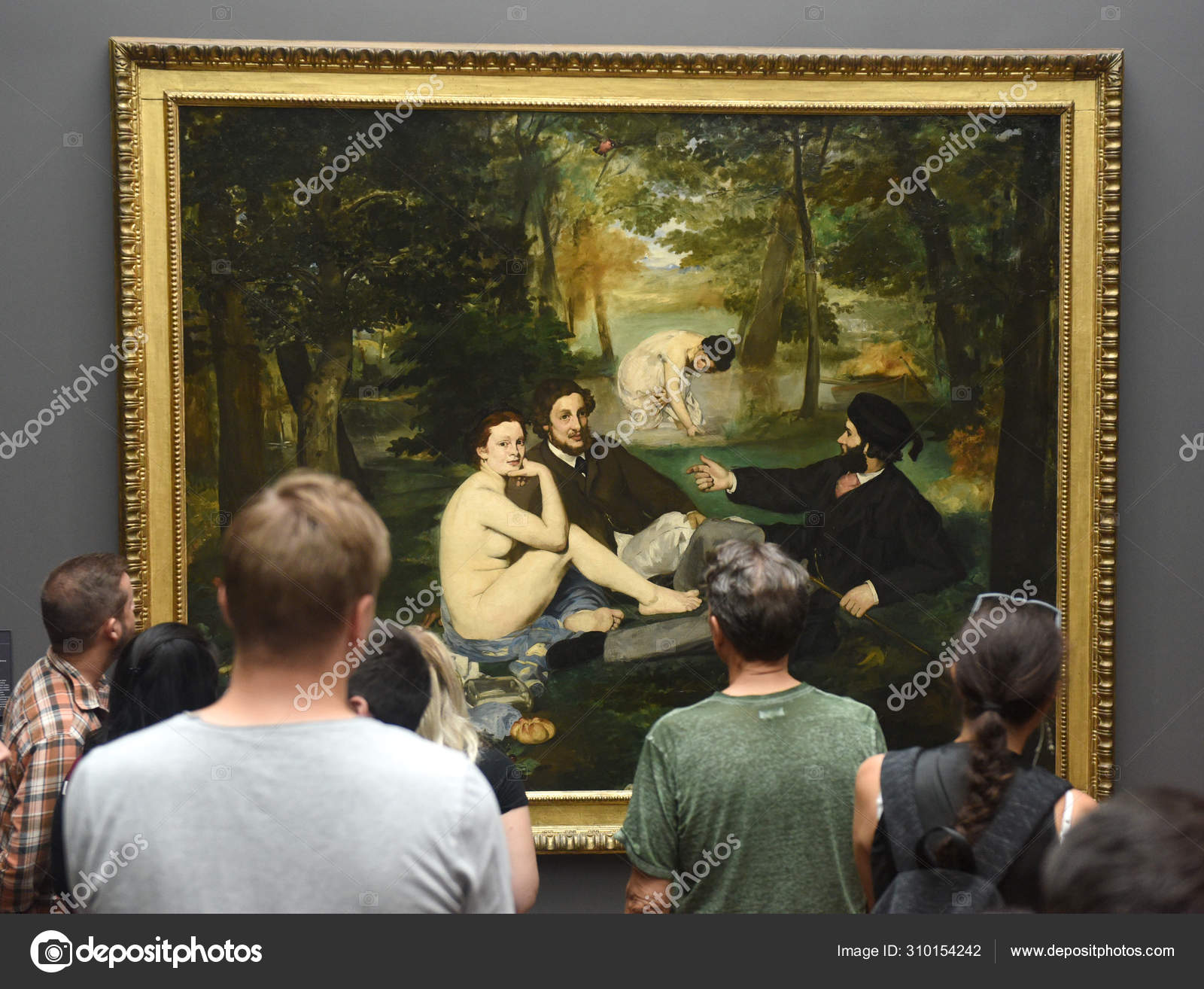 Visitor near the Le dejeuner sur