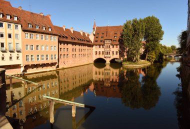 Müze Köprüsü'nden Nürnberg şehir manzarası. Nürnberg (Nrnberg), Almanya.
