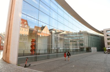 Nürnberg'in merkezindeki Neues Müzesi Nürnberg yakınlarında bulunanlar.