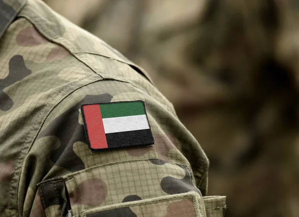 Vlag van de Verenigde Arabische Emiraten (VAE) op militair uniform (collage) — Stockfoto